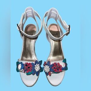 Impo- white / blue / teal Wedges - size 6.5M - NIB NWT